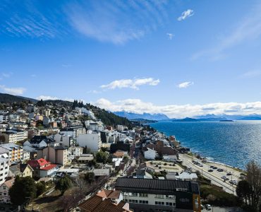 Bay đến Patagonia 2026: Santiago hay Buenos Aires – Cửa ngõ tối ưu cho hành trình độc bản?