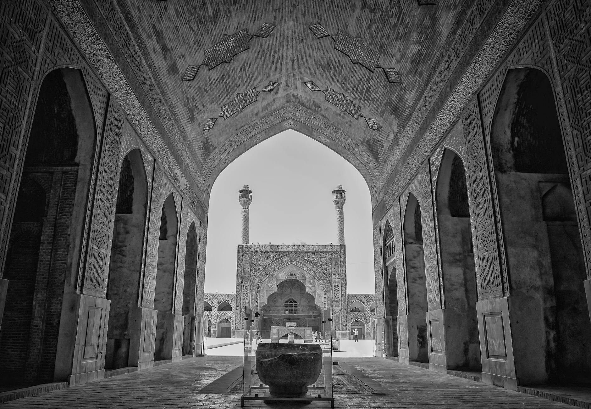Khach du lich bat tay nguoi Iran tai cho