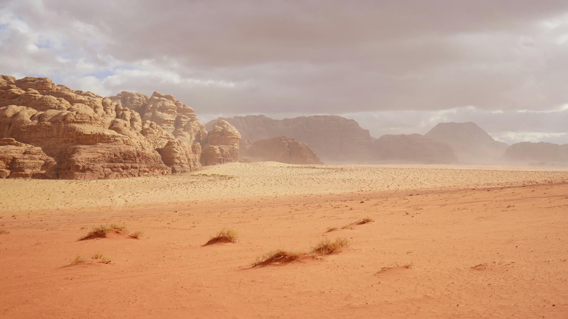Thung lung Mat Trang Wadi Rum voi dia hinh sa thach dac trung