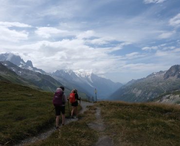 10 Vật Dụng Thay Đổi Cuộc Chơi Khi Trekking Độ Cao 4000m+ Năm 2026