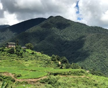 May bay Drukair ha canh Paro Bhutan