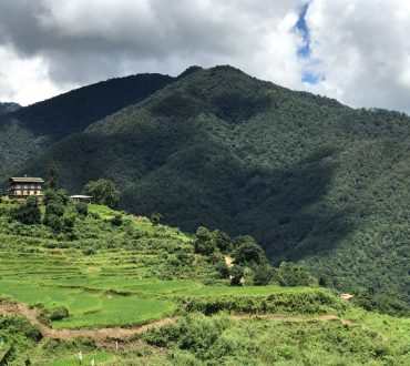 May bay Drukair ha canh Paro Bhutan