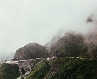 Phong canh dao Socotra voi cay mau rong doc dao