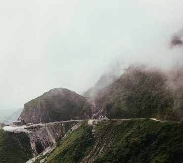 Phong canh dao Socotra voi cay mau rong doc dao