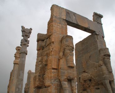 7 Món Ẩm Thực Ba Tư Cổ Đại Ở Isfahan: Hương Vị Iran Không Thể Quên 2026