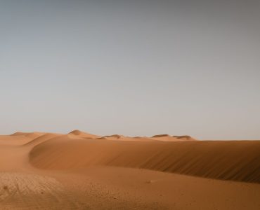 Cồn cát đỏ Wadi Rum dưới ánh hoàng hôn