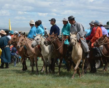 Dau vat Naadam Mông Cổ, man nhay dai bang