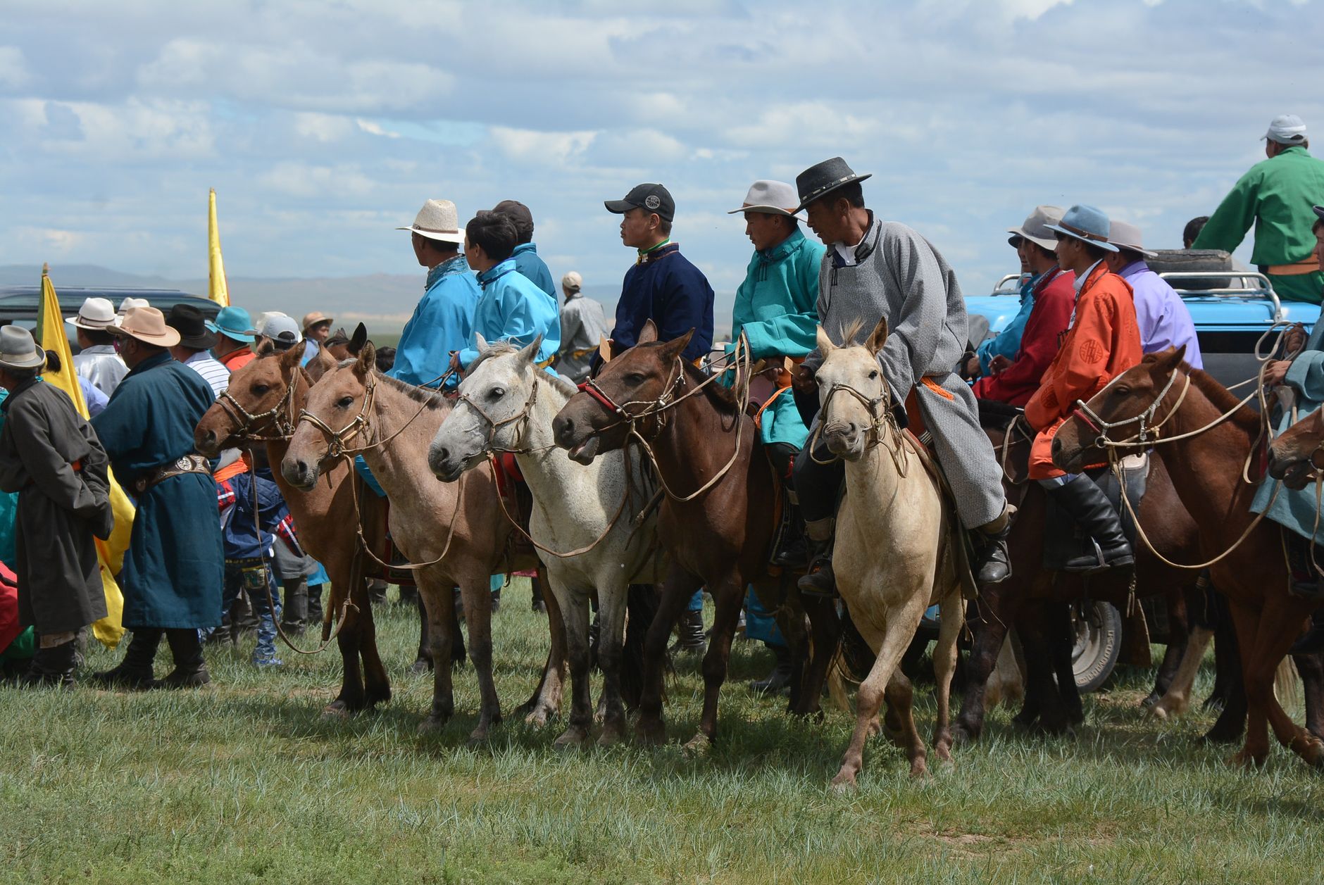 Dau vat Naadam Mông Cổ, man nhay dai bang