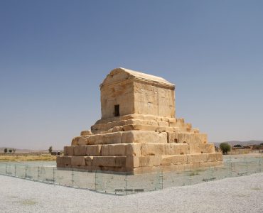 Nguoi Iran dang tro chuyen lich su