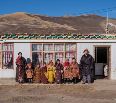 Tho san Kazakh voi dai bang vang tren thao nguyen Altai